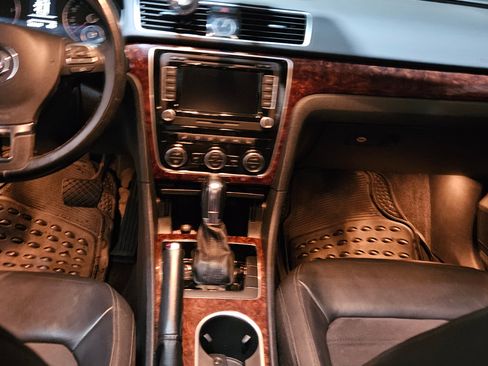 Used 2013 Volkswagen Passat TDI SEL Premium image 12