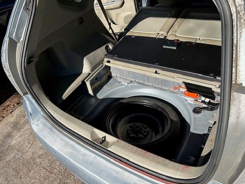 Used 2014 Toyota Prius V Five image 15