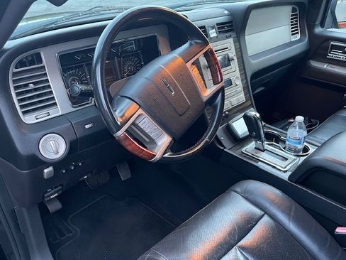 Used 2008 Lincoln Navigator L 2WD image 17