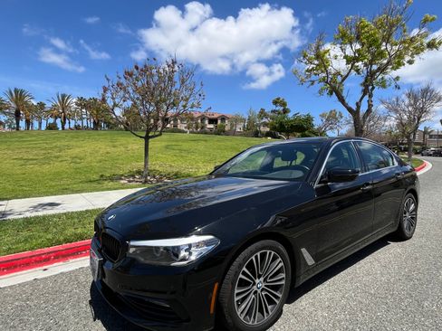 Used 2018 BMW 530i image 2