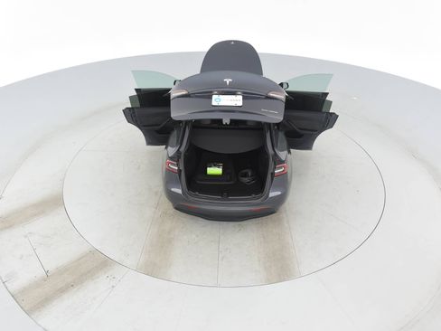 Used 2023 Tesla Model Y Long Range image 4