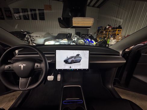 Used 2022 Tesla Model Y Performance image 12