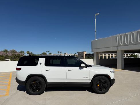 Used 2023 Rivian R1S Adventure AWD/4WD image 5