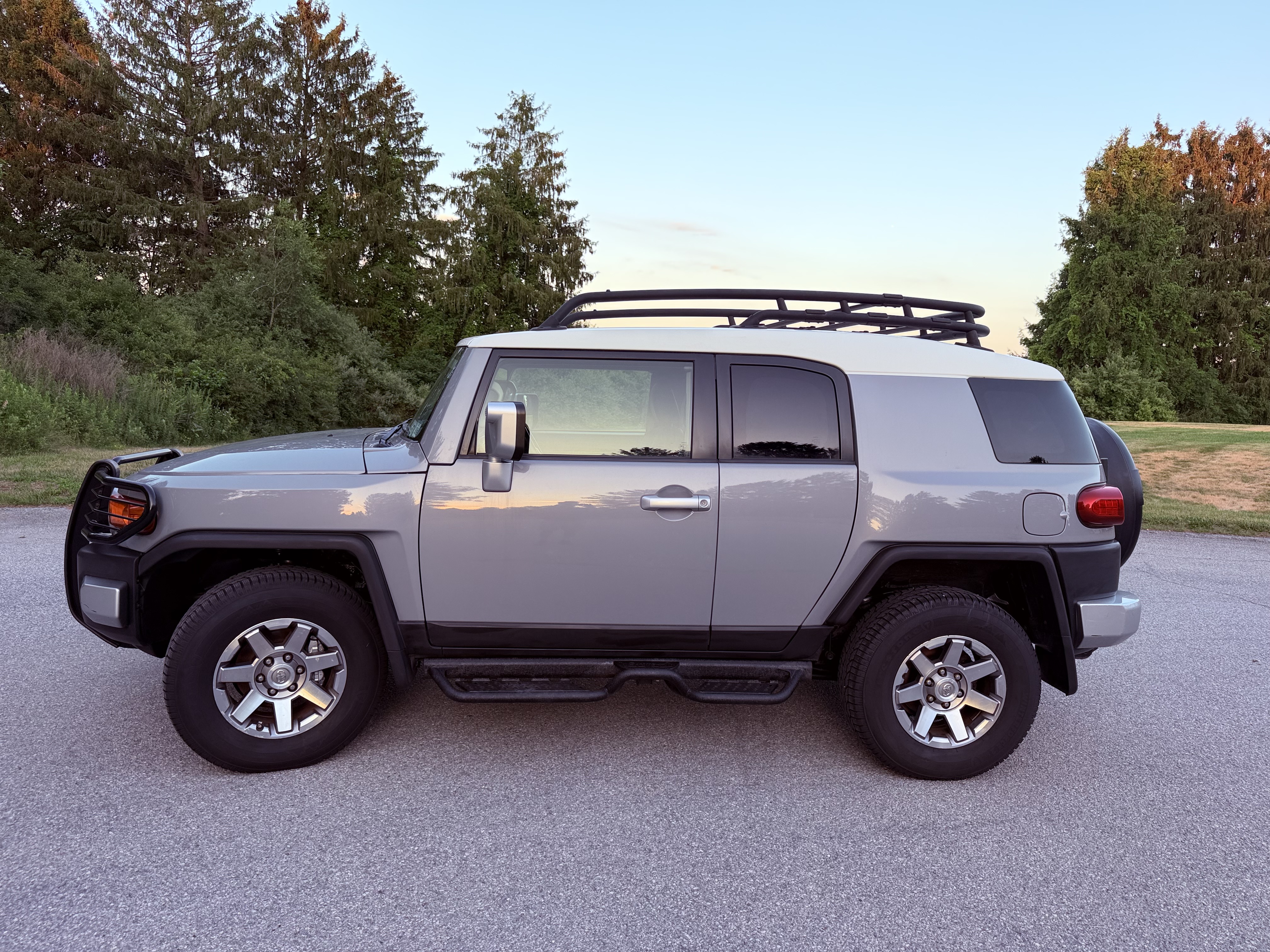 Used 2014 Toyota FJ Cruiser 4WD w/ Upgrade Package image 1