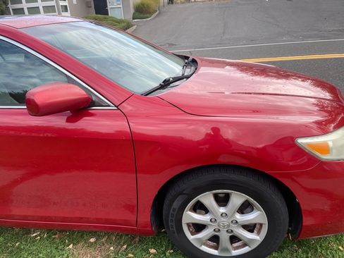 Used 2011 Toyota Camry LE image 5