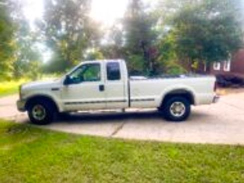 Used 1999 Ford F250 2WD SuperCab Super Duty image 2