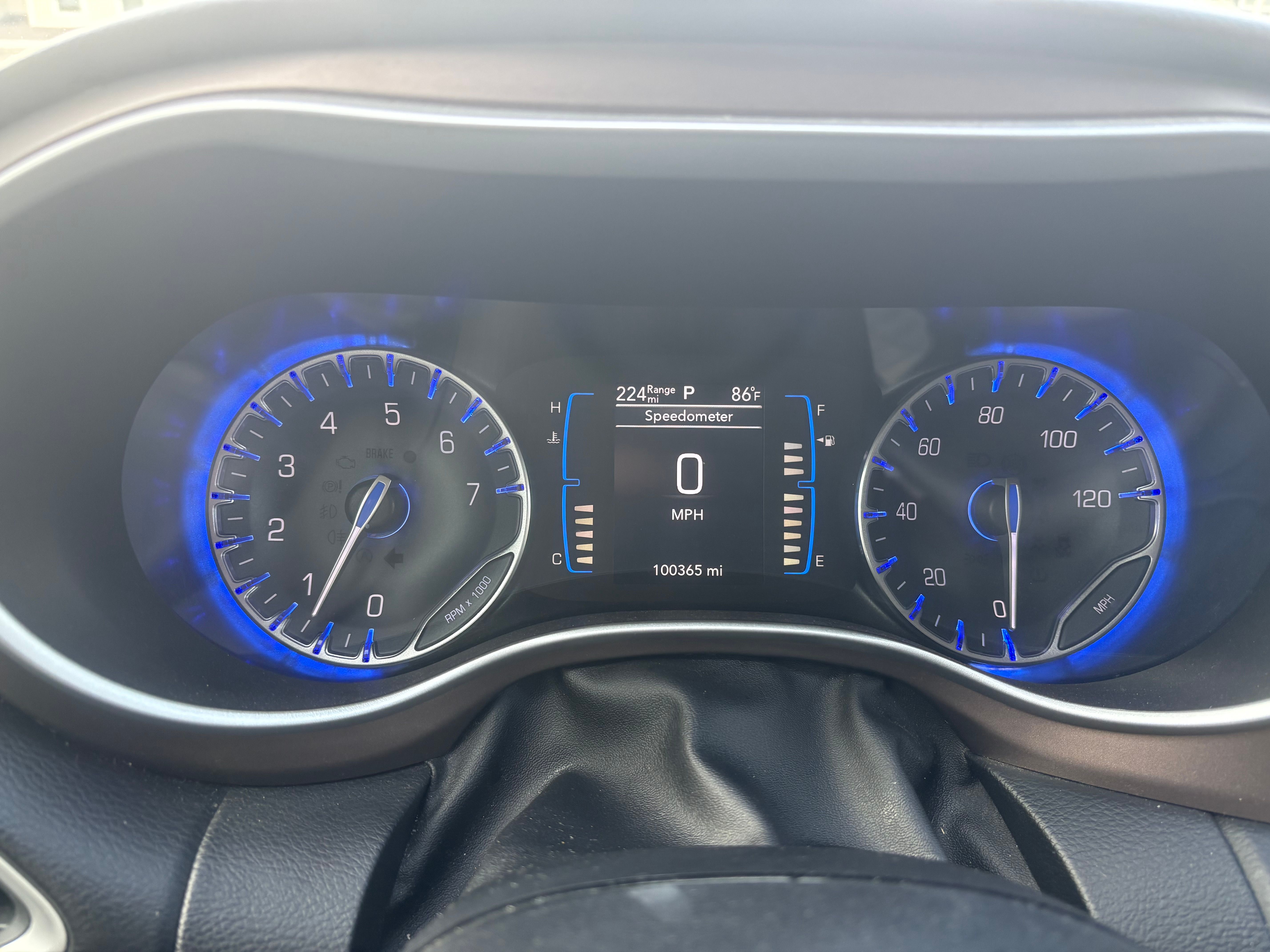 Used 2017 Chrysler Pacifica Touring-L w/ Tire & Wheel Group FWD image 10