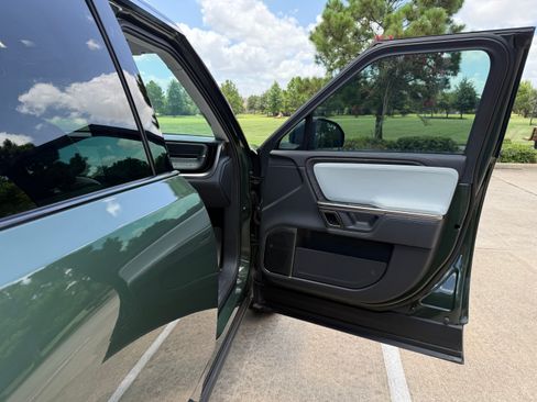 Used 2023 Rivian R1S Adventure AWD/4WD image 27
