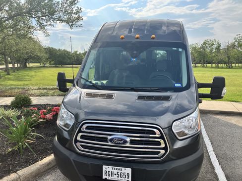 Used 2019 Ford Transit 350 XLT image 2