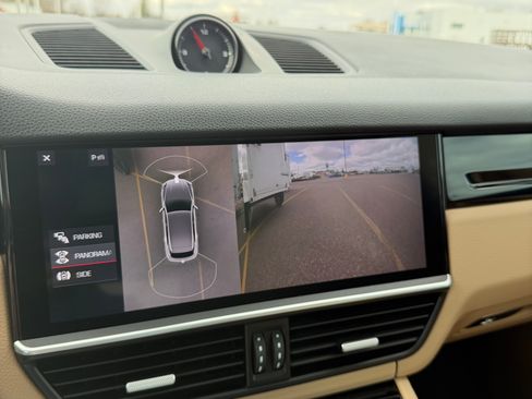 Used 2020 Porsche Cayenne image 14