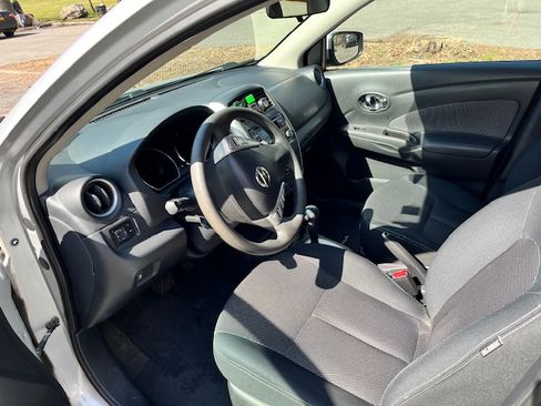 Used 2015 Nissan Versa SV image 5