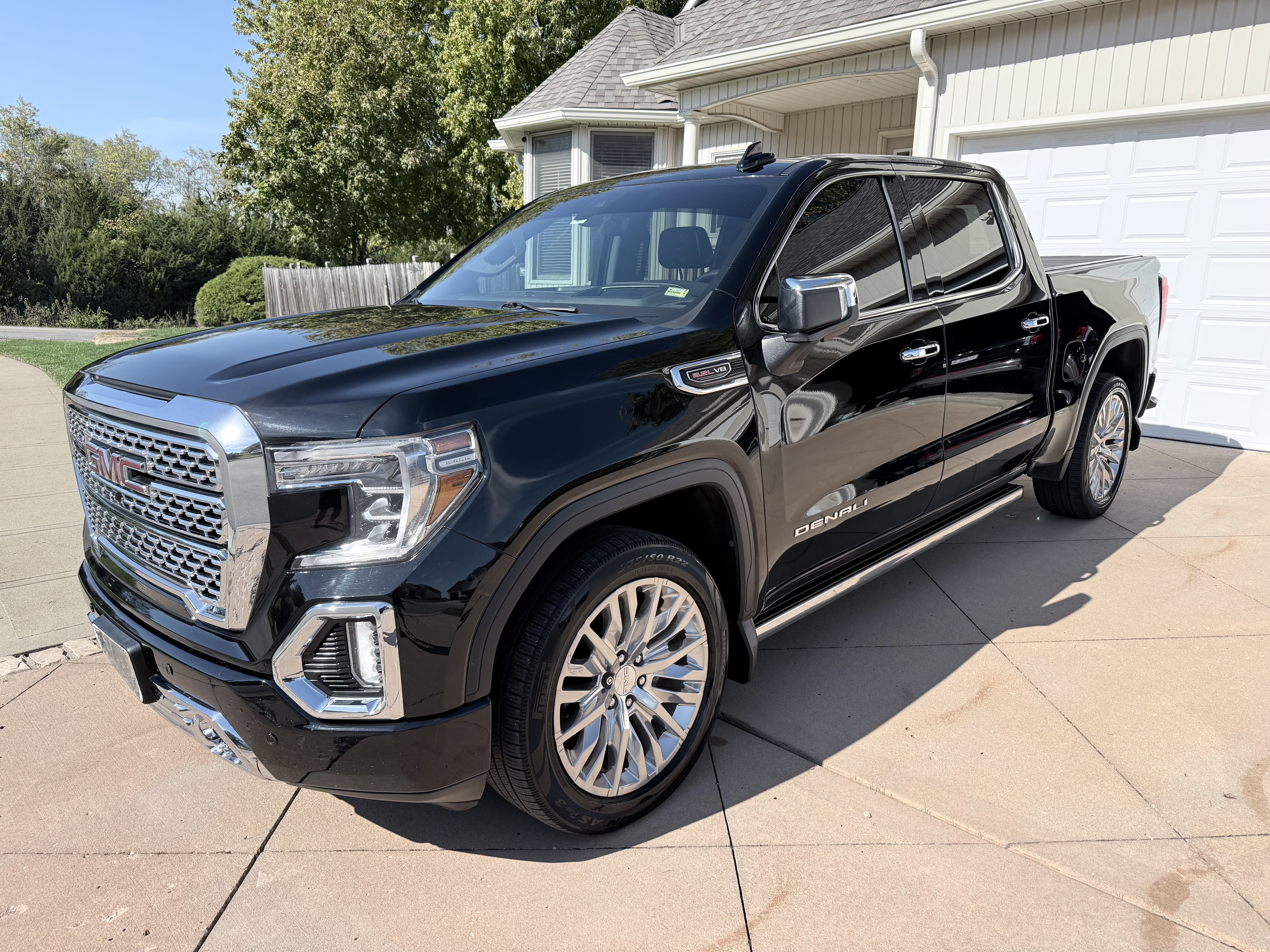 Used 2019 GMC Sierra 1500 Denali w/ Denali Ultimate Package AWD/4WD image 1