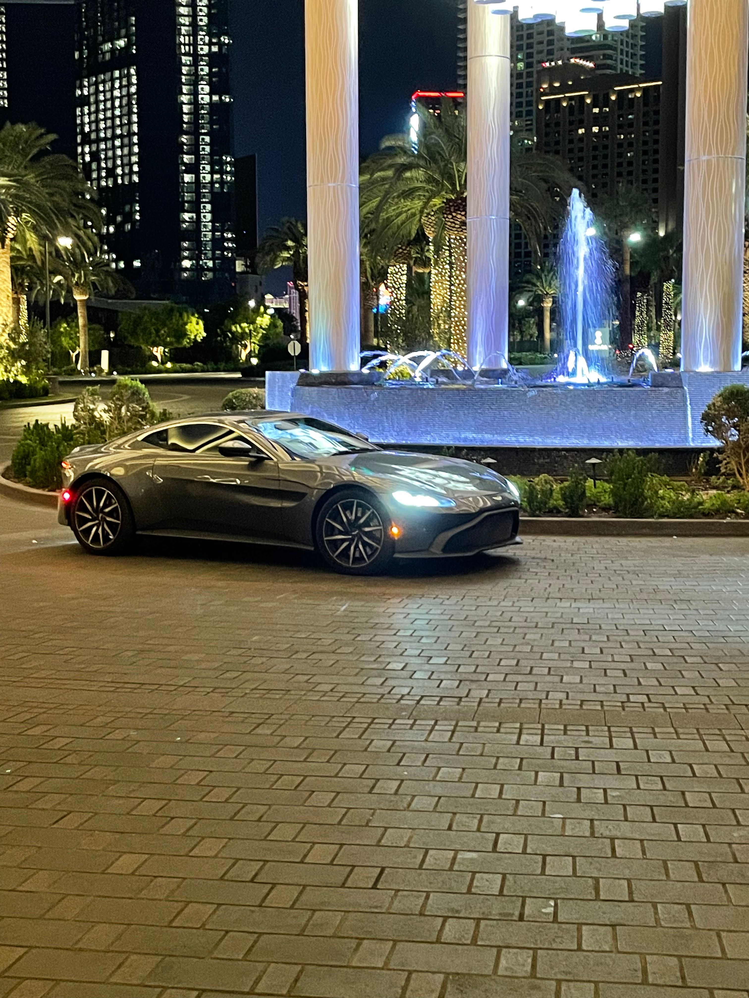 Used 2019 Aston Martin V8 Vantage Coupe RWD image 1