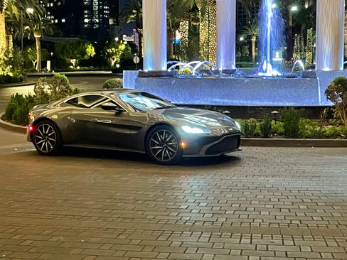 Used 2019 Aston Martin V8 Vantage Coupe image 1