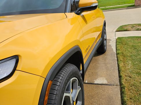 Used 2023 Rivian R1S Adventure image 2