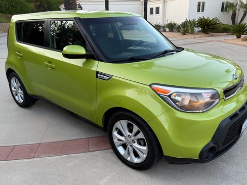 Used 2015 Kia Soul + FWD image 4