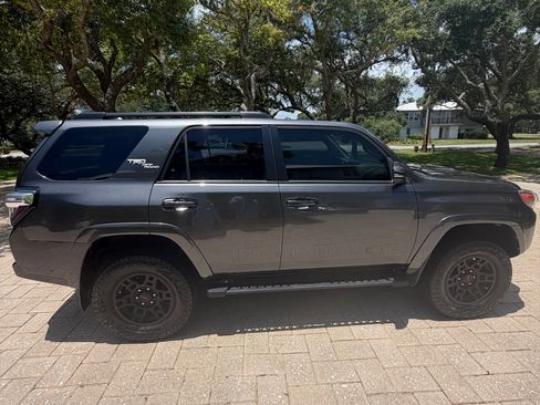Used 2020 Toyota 4Runner TRD Off-Road Premium w/ Moonroof Package AWD/4WD image 6