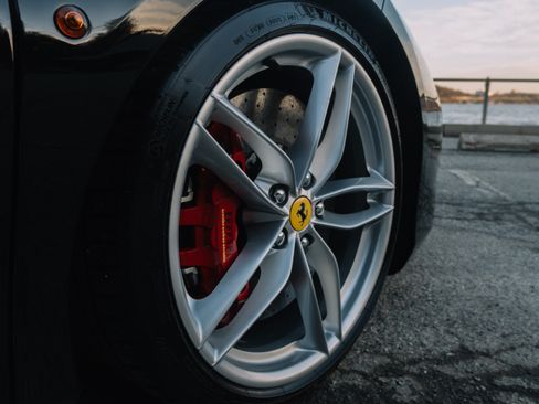 Used 2018 Ferrari 488 Spider image 10