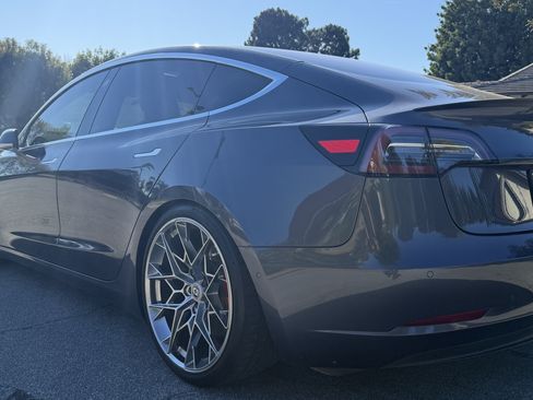 Used 2018 Tesla Model 3 Performance image 5