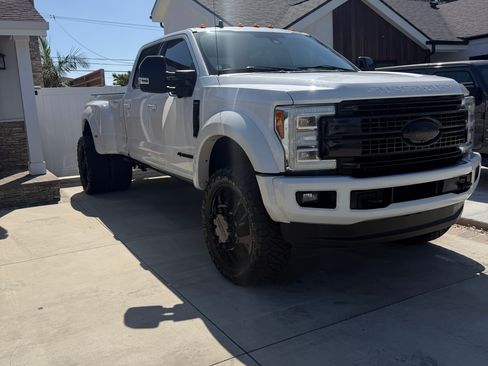 Used 2019 Ford F350 Platinum w/ Platinum Ultimate Package AWD/4WD image 1