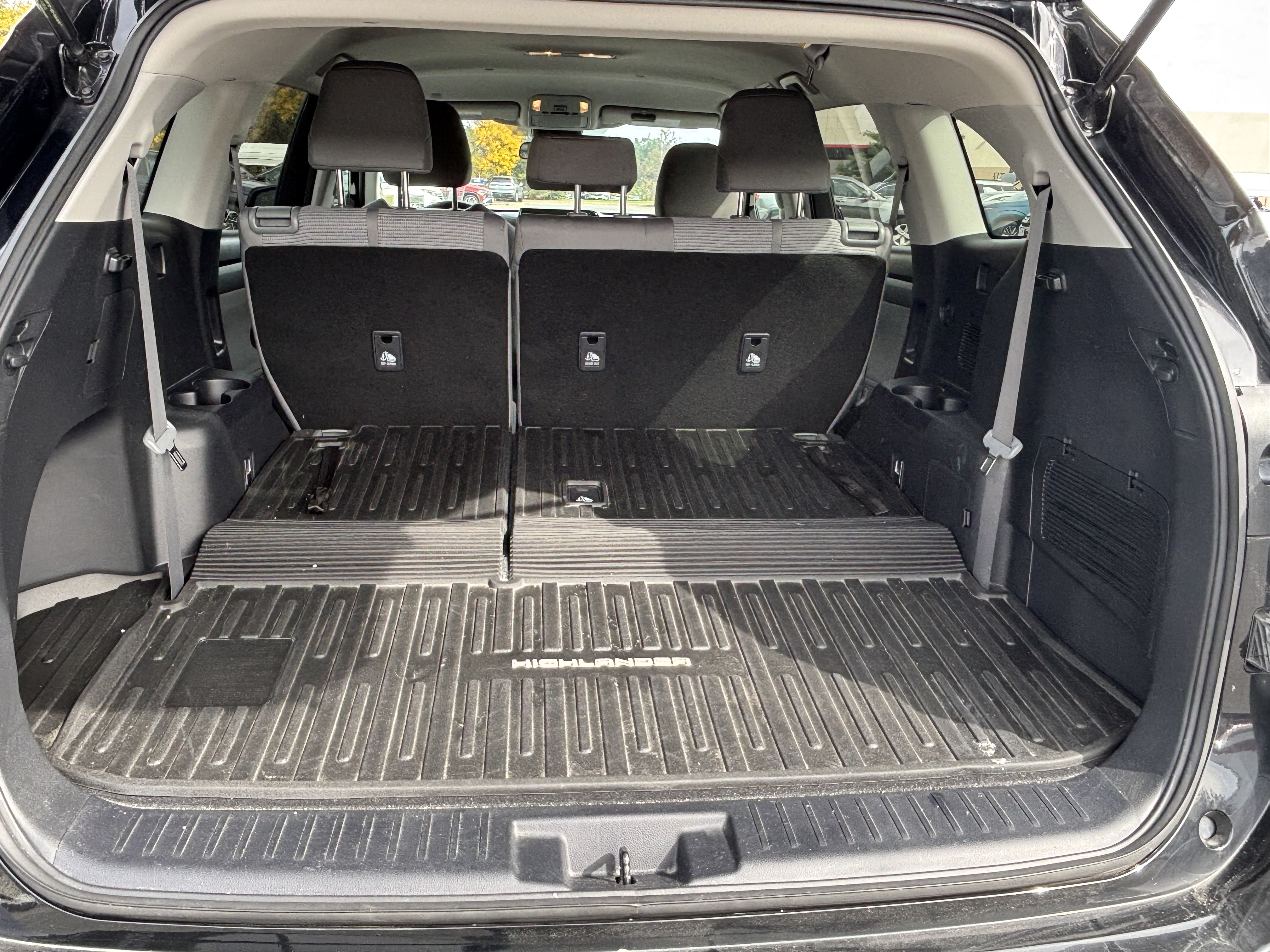 Used 2020 Toyota Highlander L AWD/4WD image 2