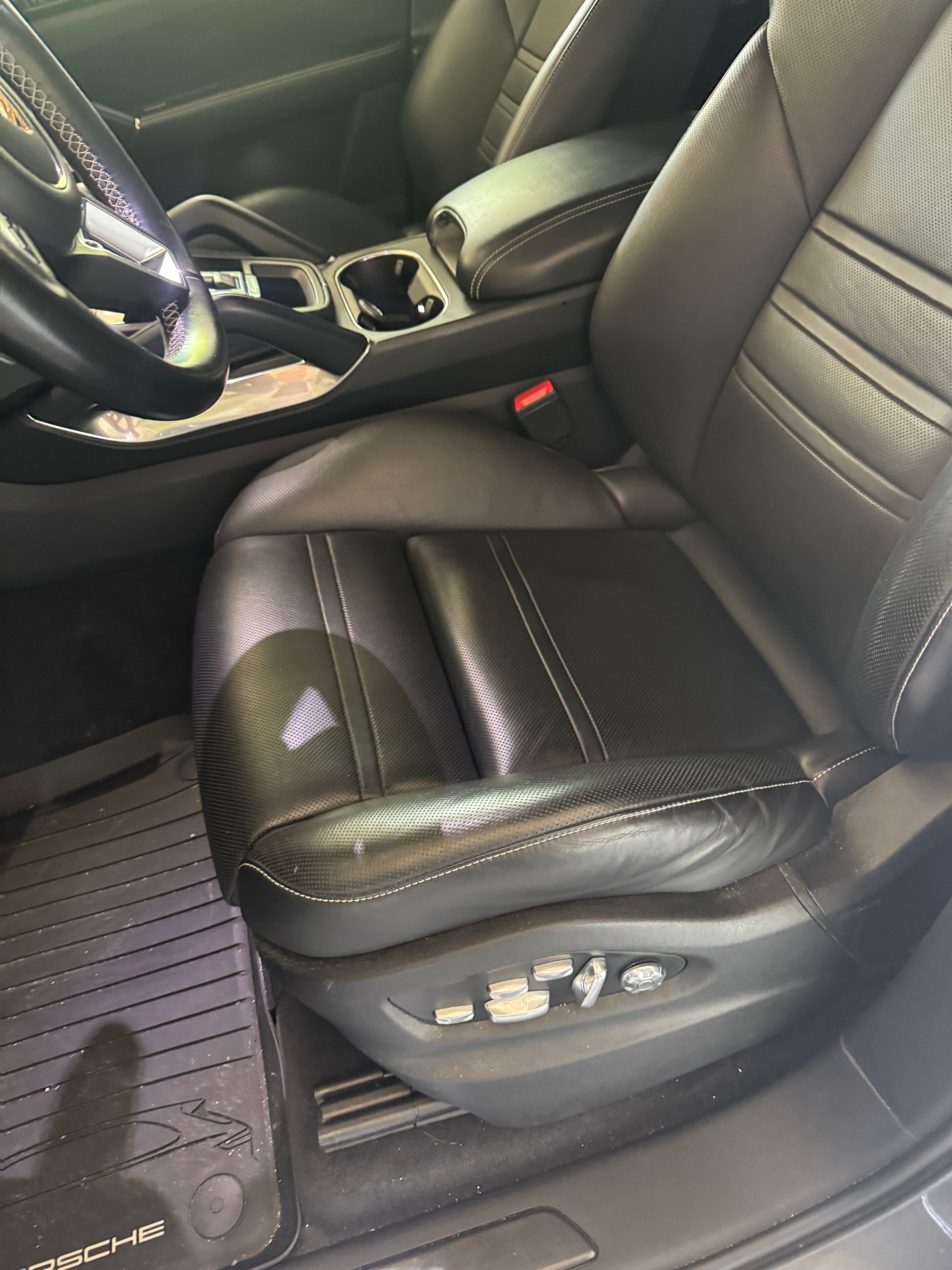 Used 2020 Porsche Cayenne Turbo AWD/4WD image 21