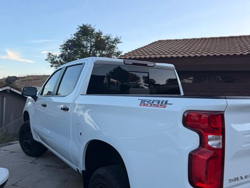 Used 2025 Chevrolet Silverado 1500 LT Trail Boss w/ Convenience Package II AWD/4WD image 5