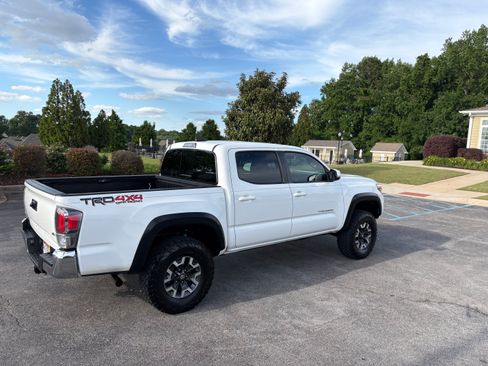 Used 2020 Toyota Tacoma TRD Off-Road AWD/4WD image 6