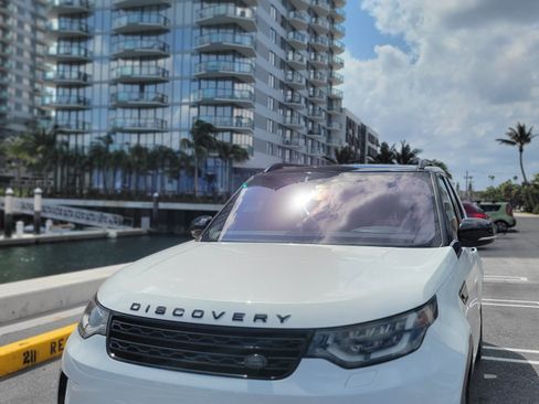 Used 2019 Land Rover Discovery SE image 8