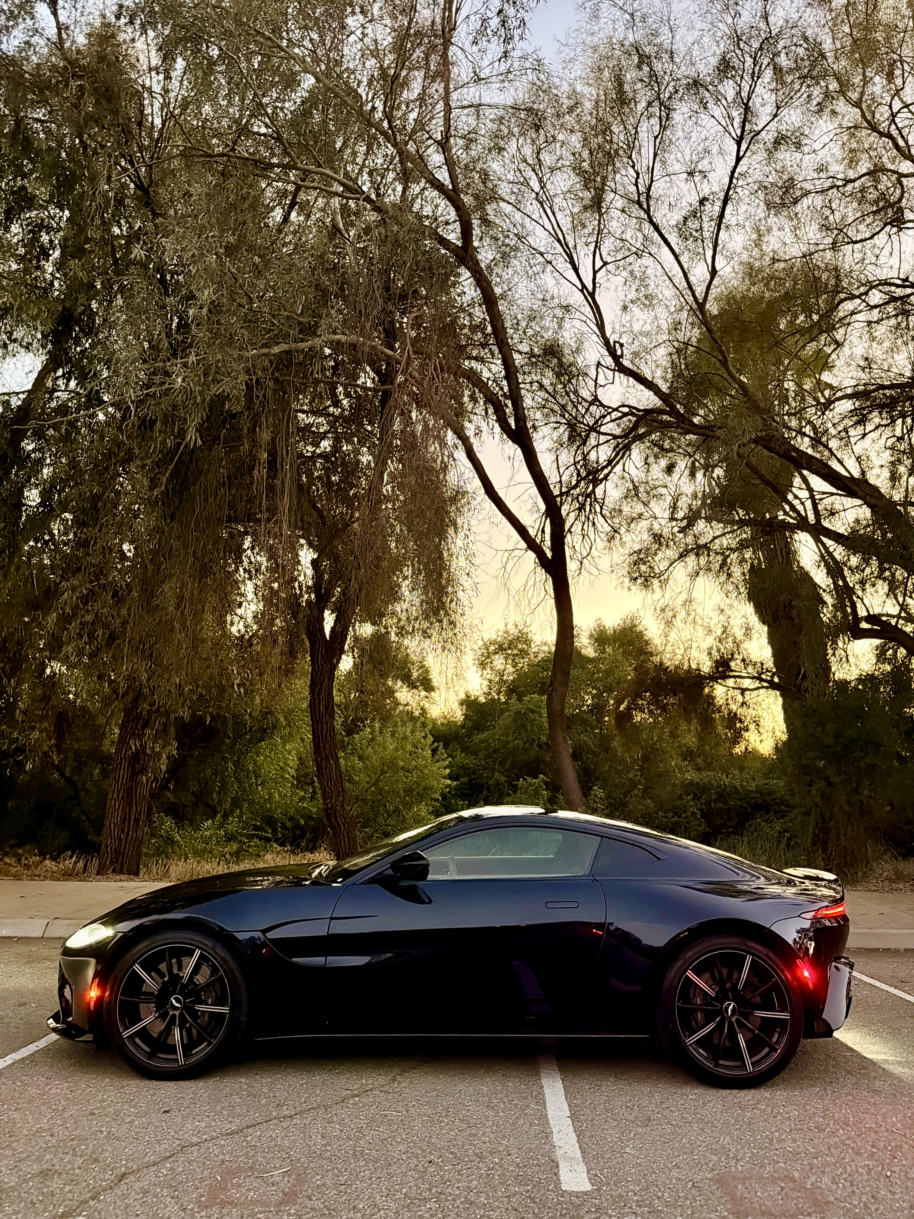 Used 2019 Aston Martin V8 Vantage Coupe RWD image 9