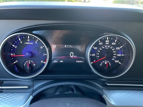 Used 2023 Kia Carnival LX image 26