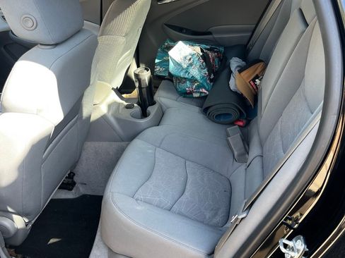 Used 2017 Chevrolet Volt LT w/ Comfort Package image 12