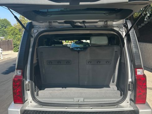 Used 2007 Jeep Commander Sport AWD/4WD image 10