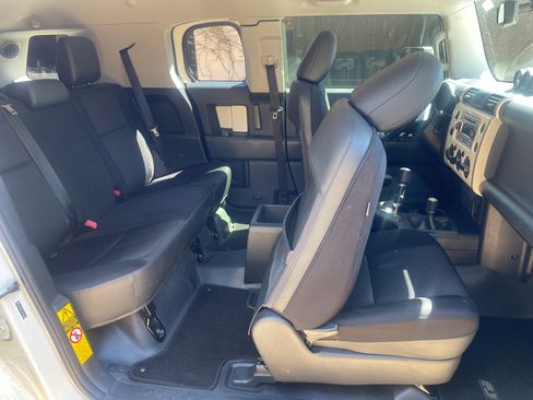 Used 2013 Toyota FJ Cruiser Sport Utility 2D w/ Upgrade Pkg image 26