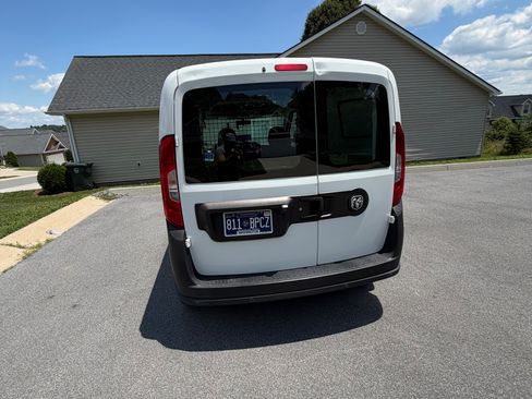 Used 2019 RAM ProMaster City Tradesman FWD image 10