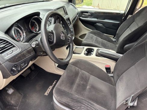Used 2014 Dodge Grand Caravan SXT image 18