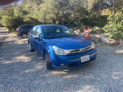 Used 2011 Ford Focus SEL image 4