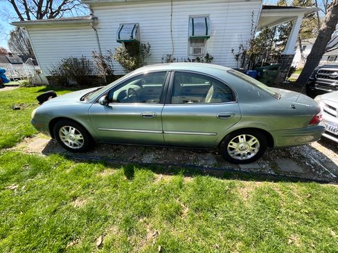 Used 2005 Mercury Sable LS image 2