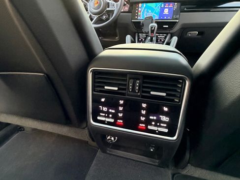 Used 2022 Porsche Cayenne E-Hybrid Coupe image 16