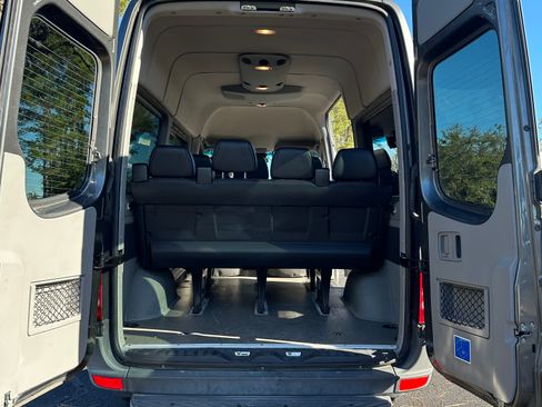Used 2018 Mercedes-Benz Sprinter 2500 image 12