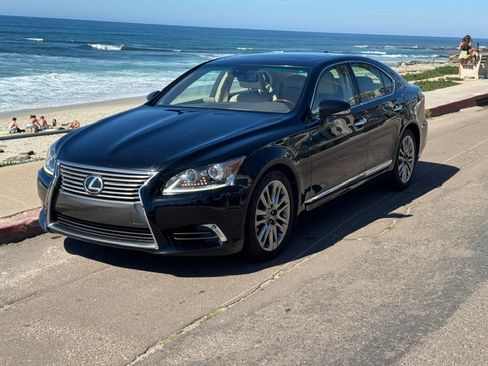 Used 2017 Lexus LS 460 w/ Comfort Package RWD image 2