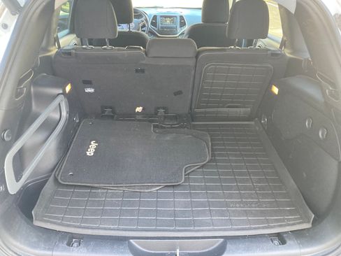 Used 2016 Jeep Cherokee Latitude w/ Comfort/Convenience Group image 18