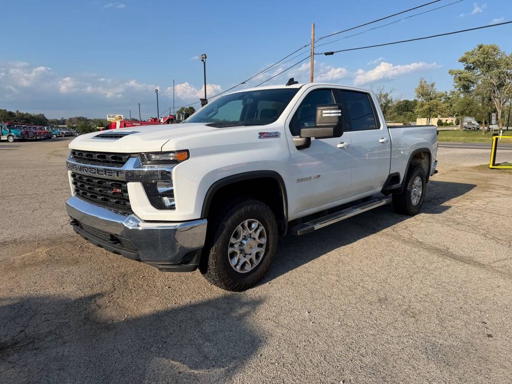Used 2023 Chevrolet Silverado 2500 LT w/ Z71 Off-Road Package AWD/4WD image 2