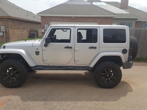 Used 2012 Jeep Wrangler Unlimited Sahara w/ Dual Top Group image 5