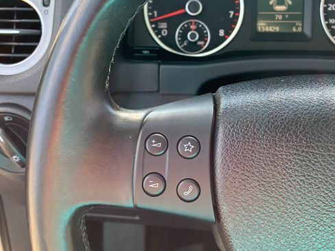 Used 2010 Volkswagen Tiguan SE image 22