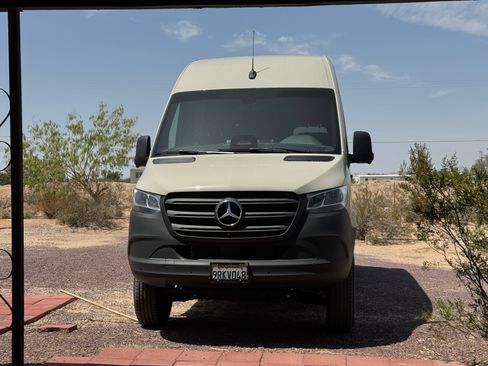 Used 2025 Mercedes-Benz Sprinter 2500 image 19