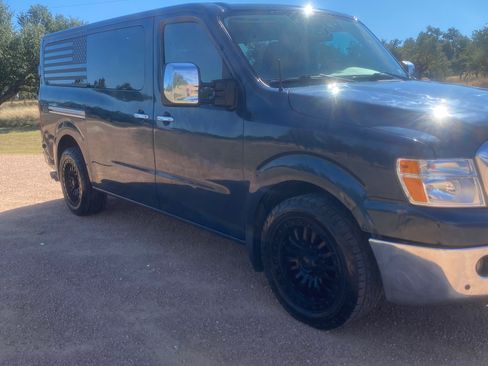 Used 2020 Nissan NV 3500 SL image 2