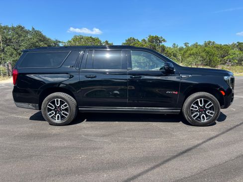 Used 2021 GMC Yukon XL AT4 w/ AT4 Premium Package AWD/4WD image 5