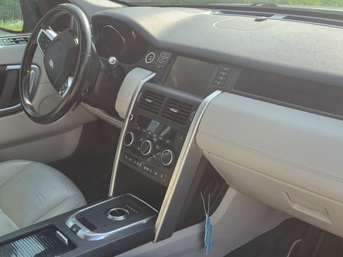 Used 2017 Land Rover Discovery Sport SE AWD/4WD image 11