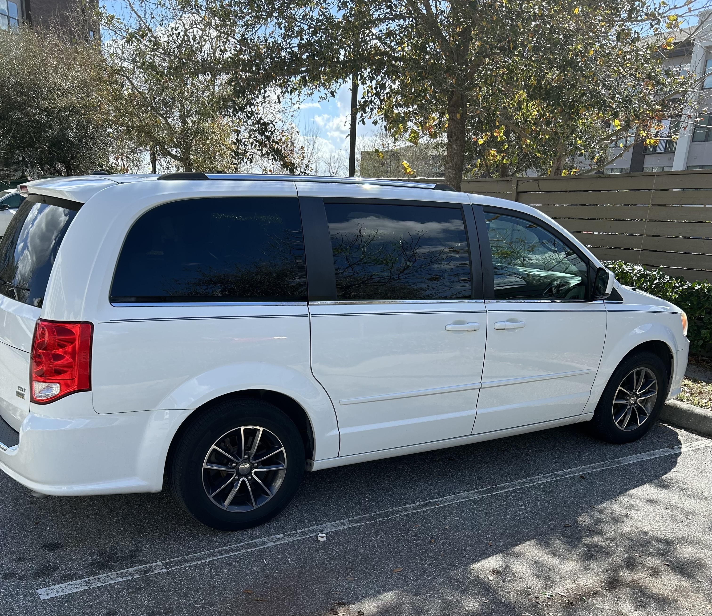 Used 2017 Dodge Grand Caravan SXT FWD image 8